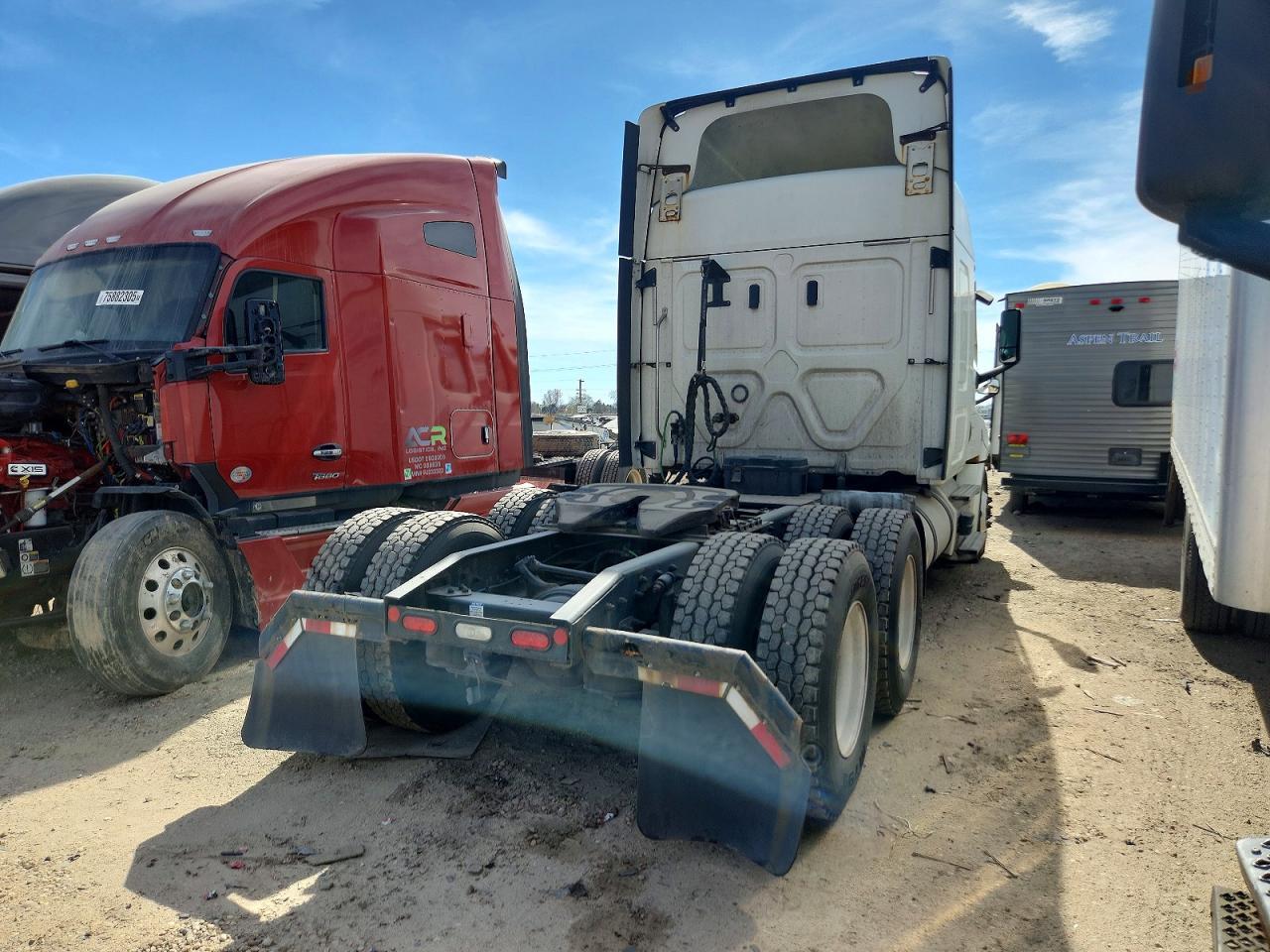 2020 Freigliner 2020 Freightliner Cascadia 126 Semi Truck