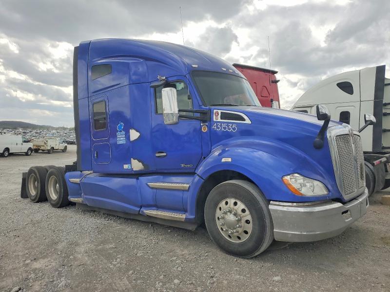 2015 Kenworth T680 Semi Truck