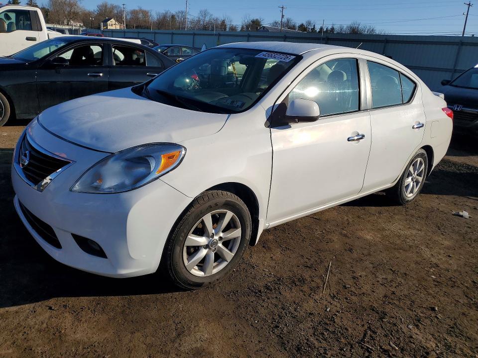2013 Nissan Versa 1.6 s