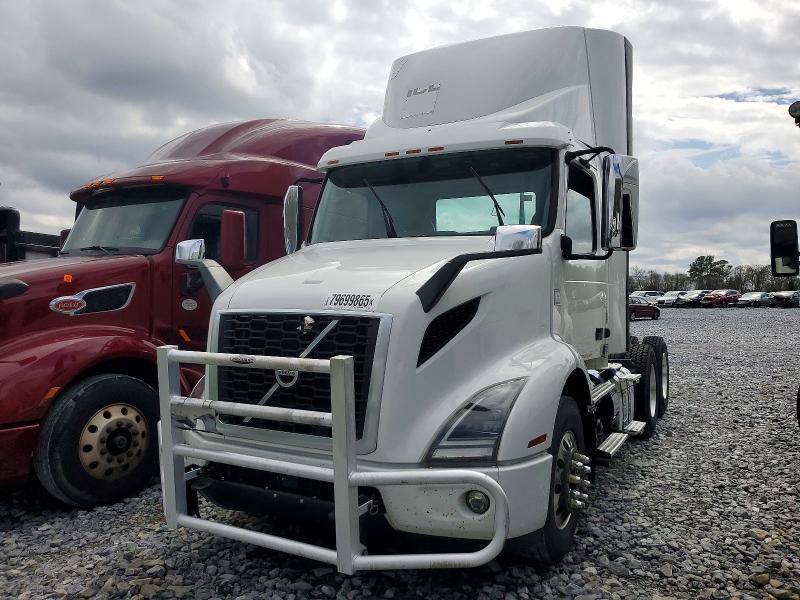 2020 Volvo VNR Semi Truck
