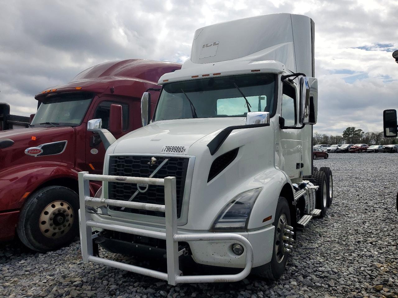 2020 Volvo VNR Semi Truck