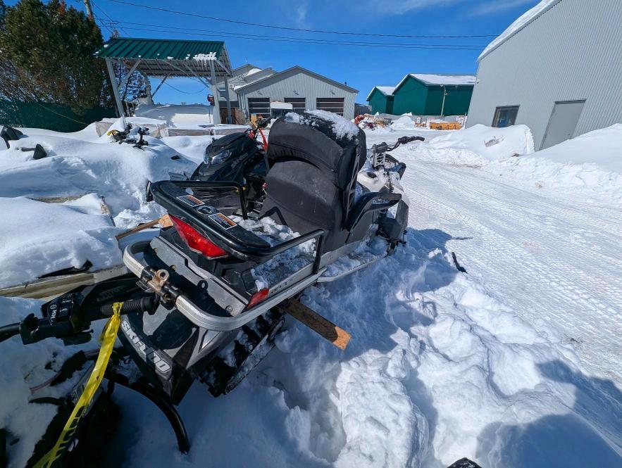 2015 Skidoo Expedition le 900 ace