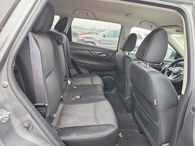 2017 Nissan Rogue sv