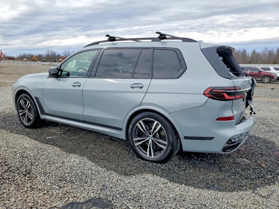 2024 BMW X7 M60i