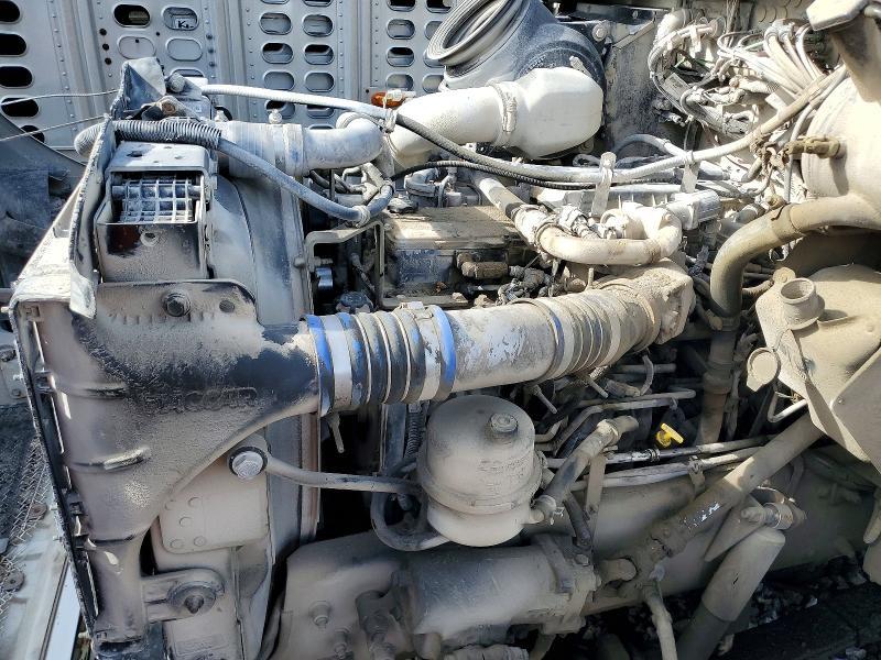 2016 Kenworth T330 Semi Truck