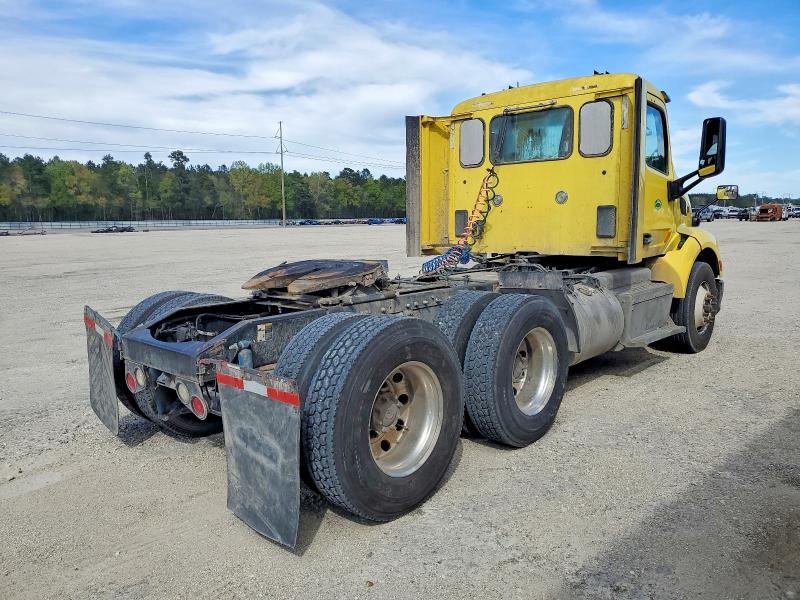 2017 Peterbilt 579 Semi Truck