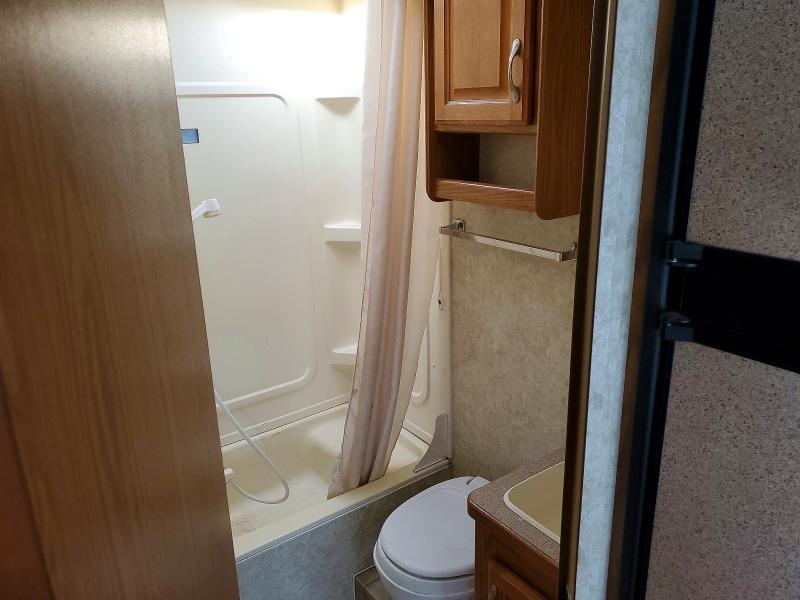 2005 Ford Econoline E350 Super Duty Cutaway Van