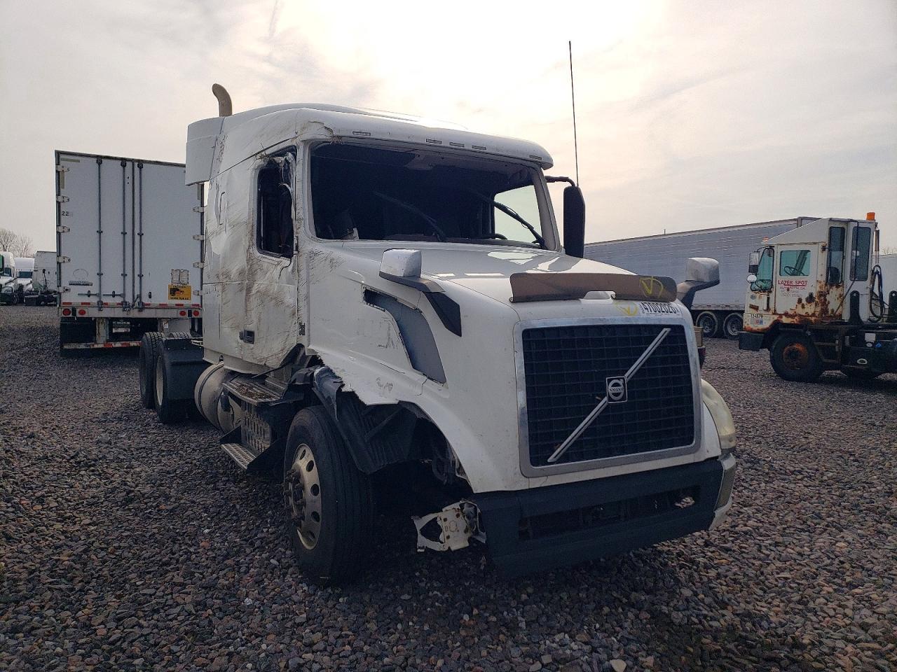 2016 Volv O VNL Semi Truck
