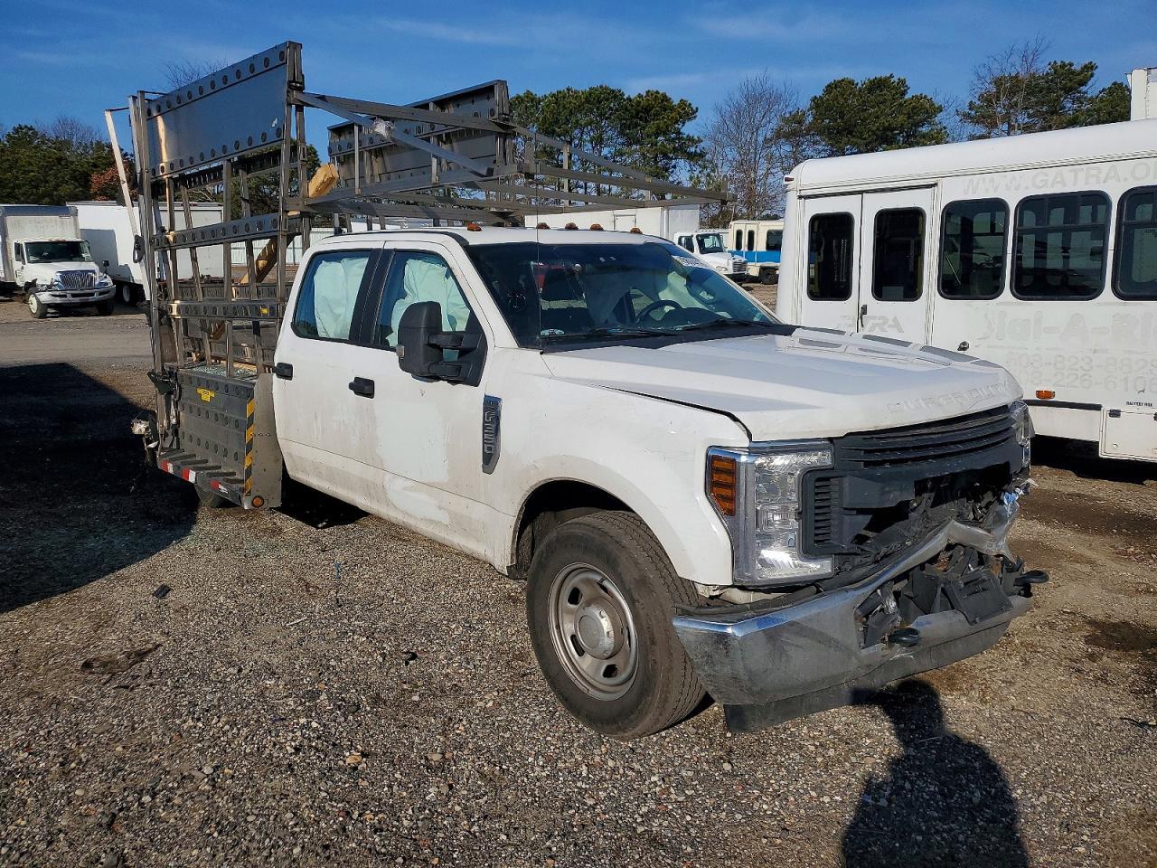 2018 Ford F350 Super Duty Glass Rack Truck
