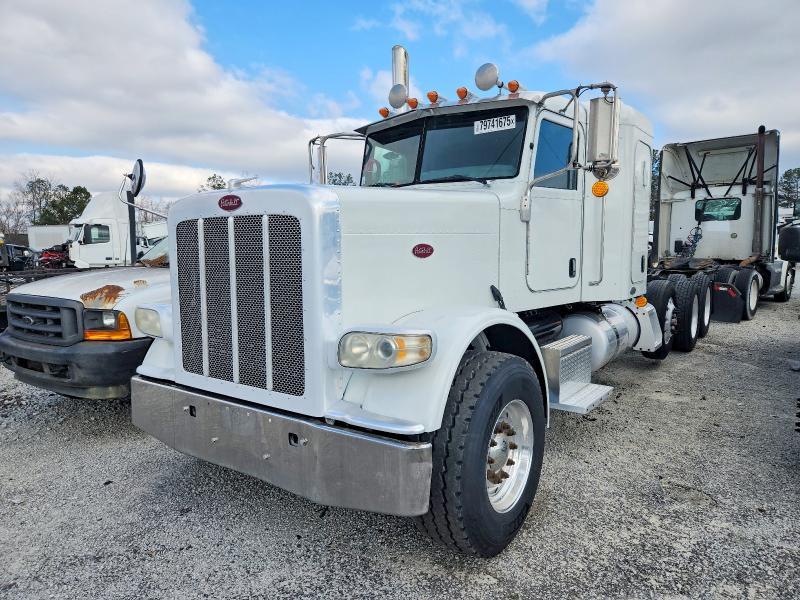 2009 Peterbilt 388 Semi Truck