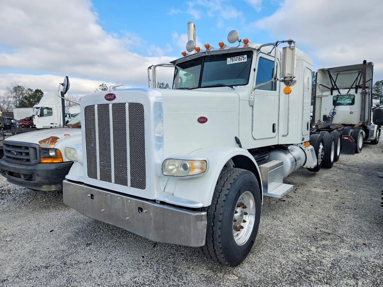 2009 Peterbilt 388 Semi Truck
