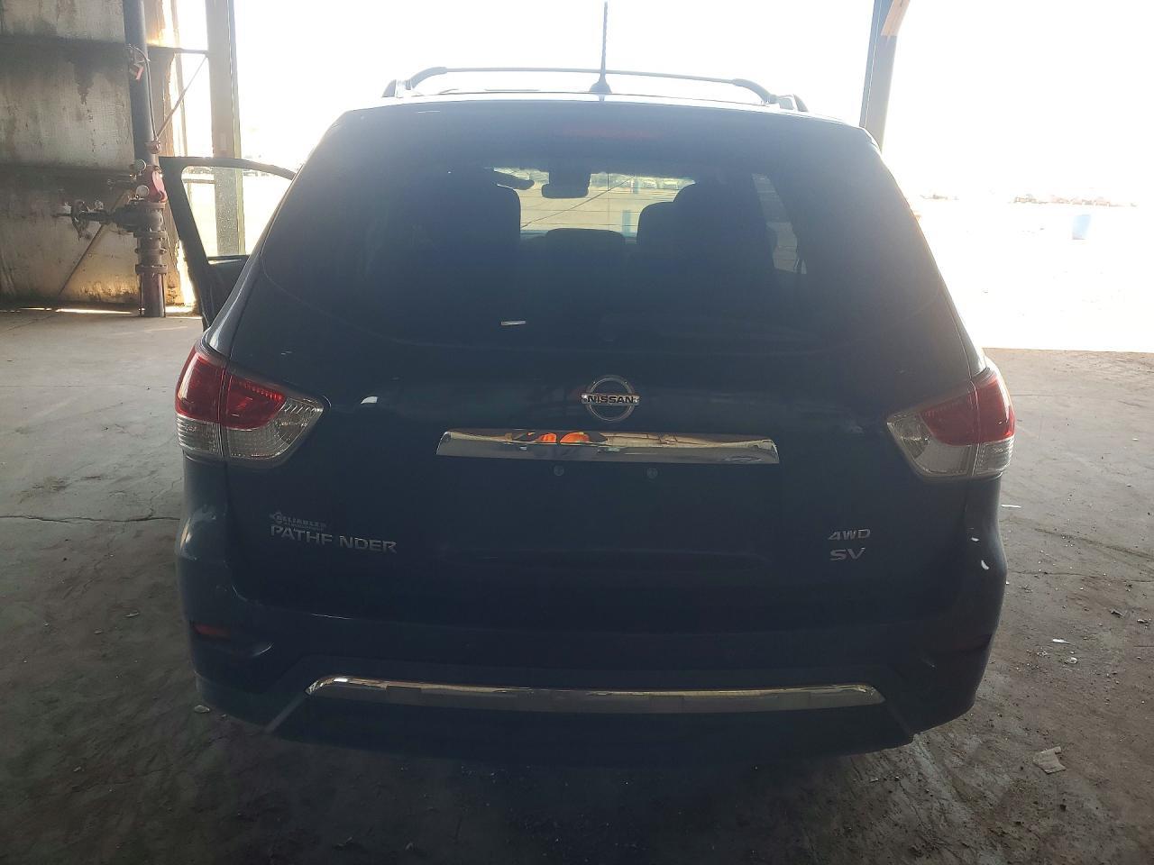 2016 Nissan Pathfinder sv