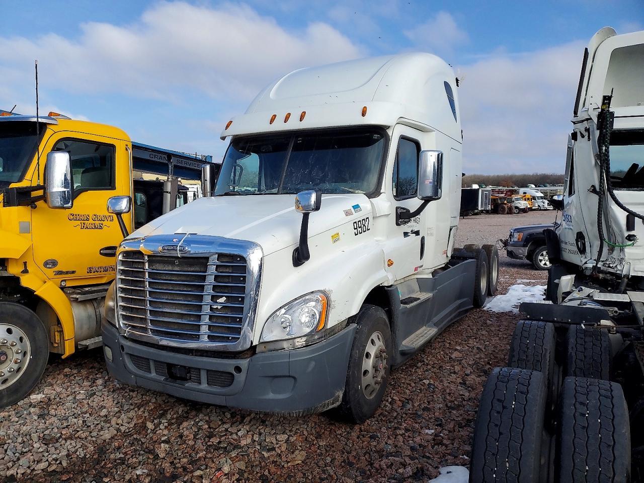 2016 Freigliner 2016 Freightliner Cascadia 125 Semi Truck