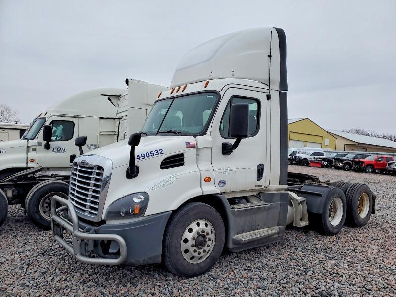 2020 Freightliner Cascadia 1-Semi Truck