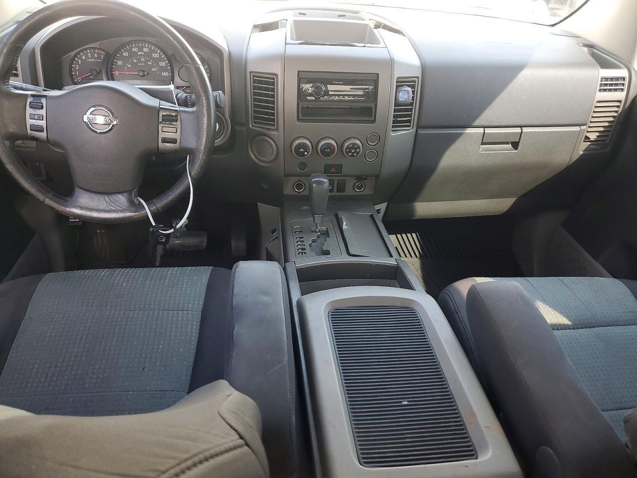 2004 Nissan Titan XE