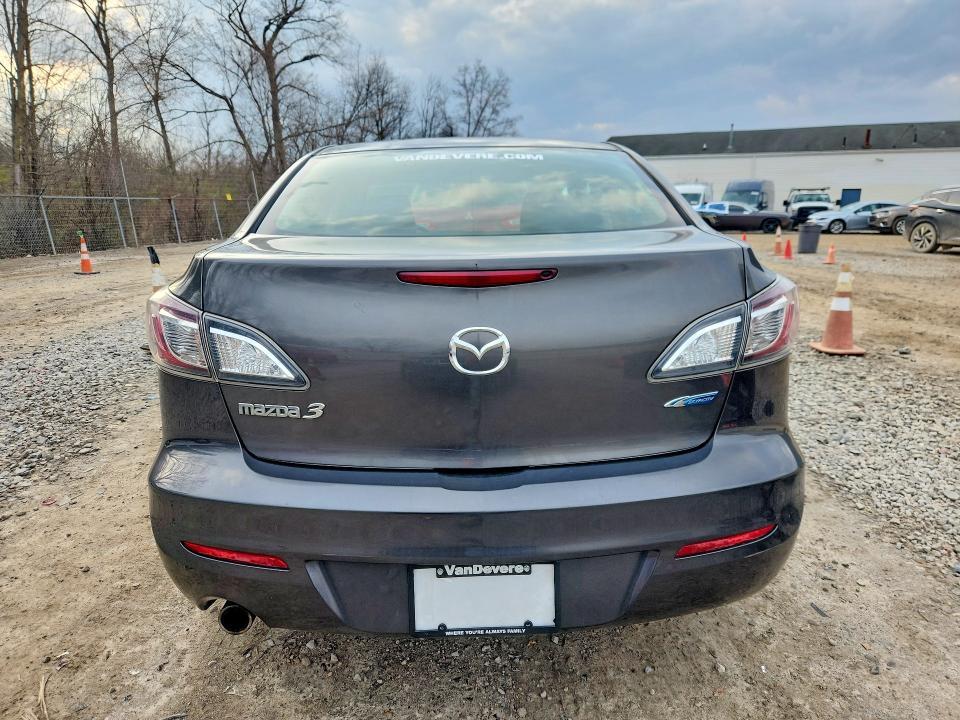 2013 Mazda 3 I