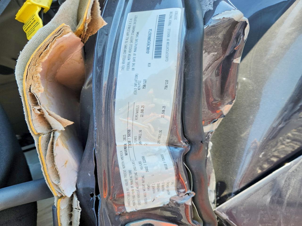 2022 Volvo VNL Semi Truck