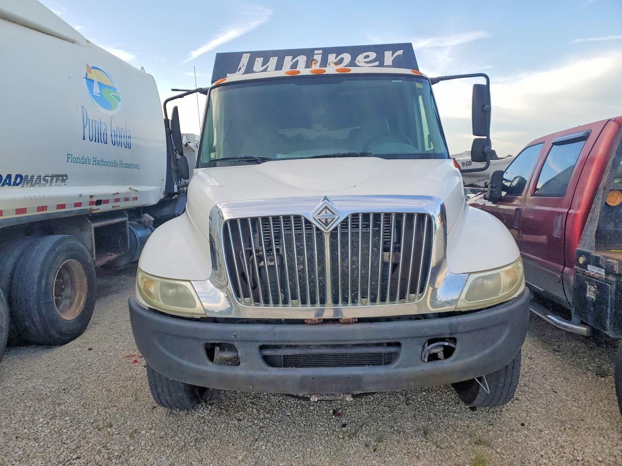 2003 International 4300 Flatbed Truck