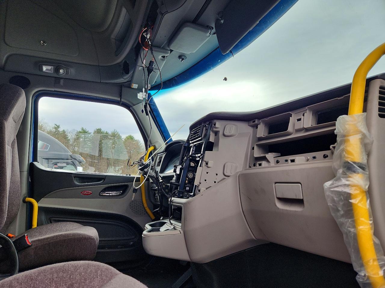 2025 Peterbilt 579-Semi Truck