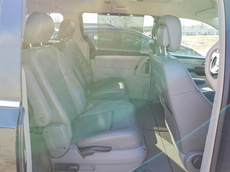 2013 Volkswagen Routan se