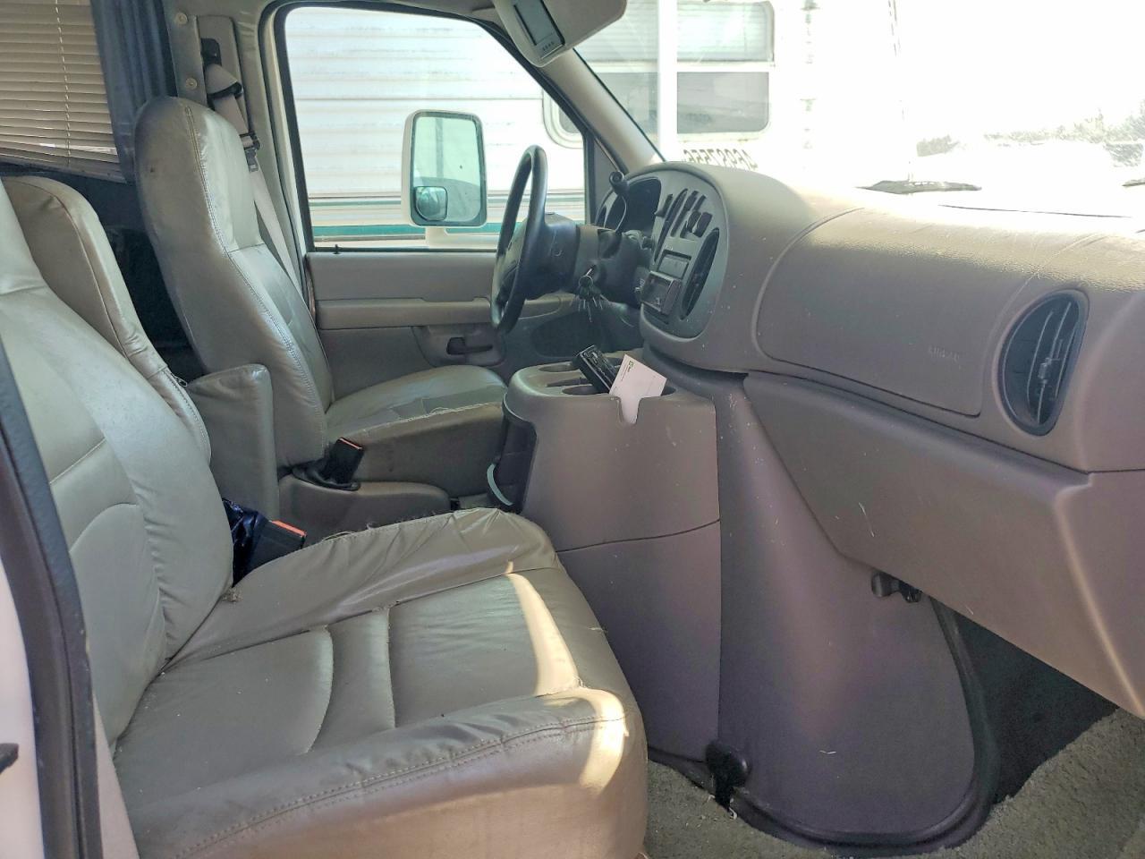 2003 Ford 2002 Ford E450 Shuttle Bus