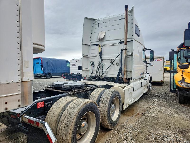 2017 Volvo VNL Semi Truck