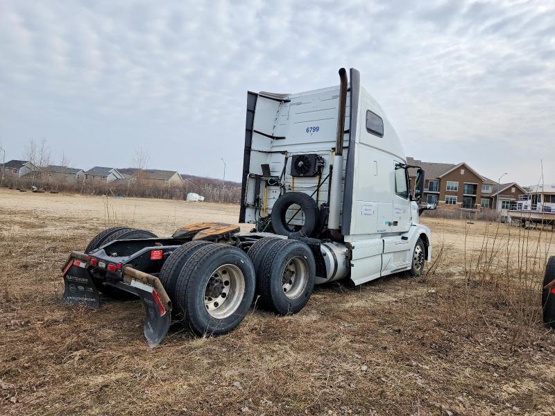 2016 Volv O VNL Semi Truck