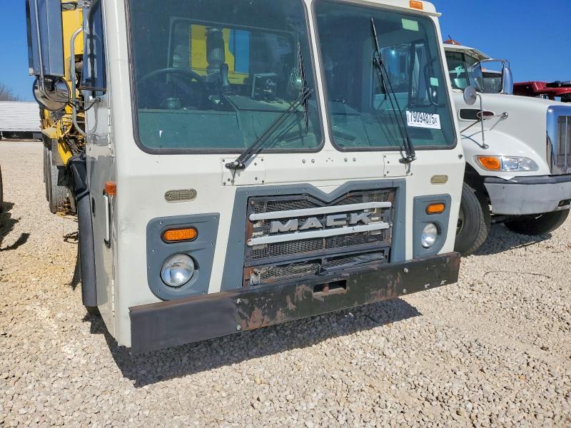 2016 Mack LEU613 Refuse Truck