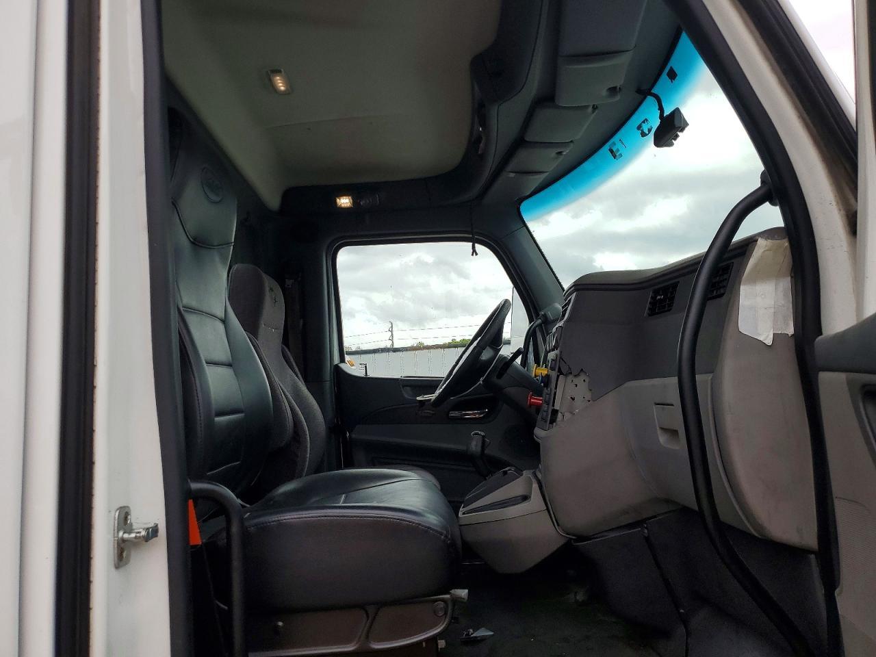 2016 Peterbilt 579 Semi Truck