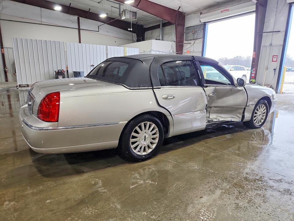 2004 Lincoln Town car Executive