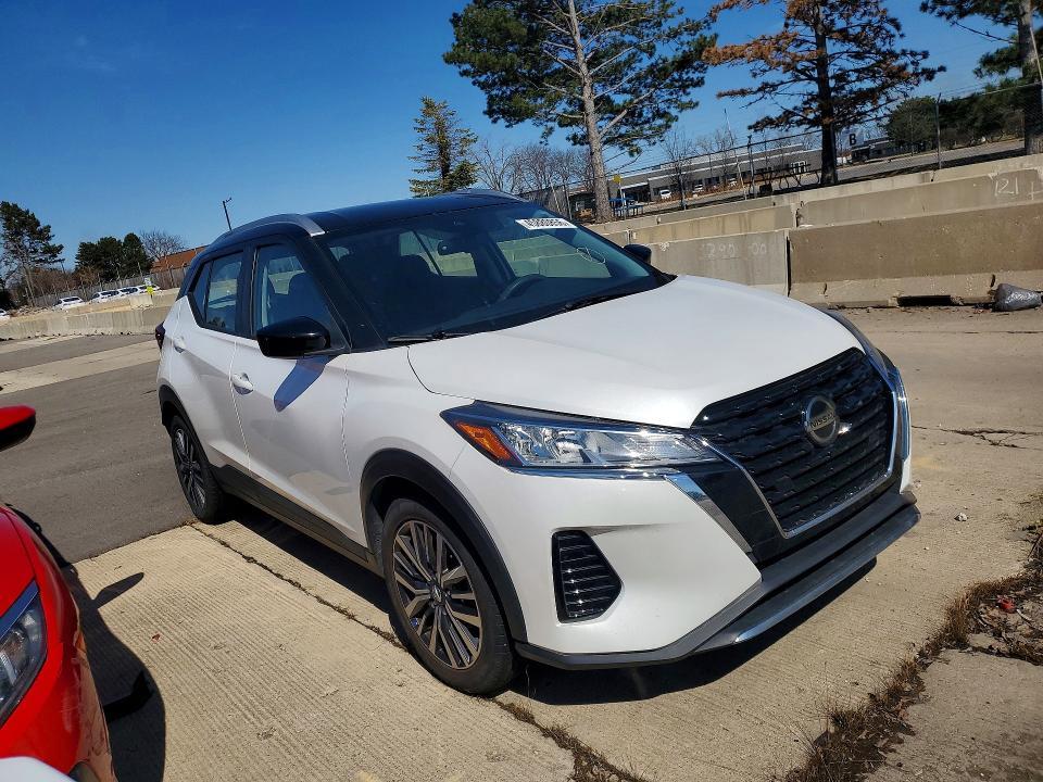 2021 Nissan Kicks sv