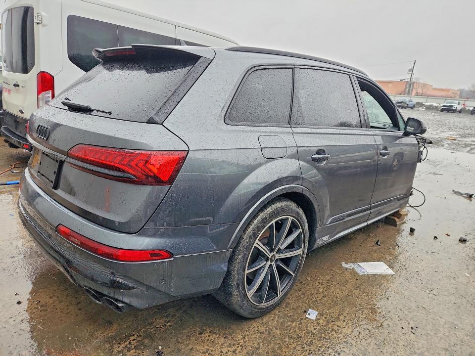 2022 Audi SQ7 Premium Plus