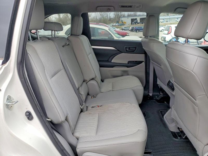 2015 Toyota Highlander le Plus