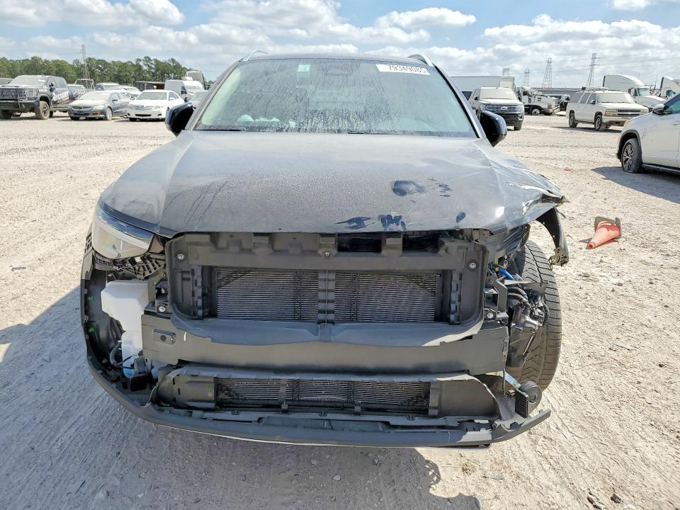 2025 Volvo Xc40 Core