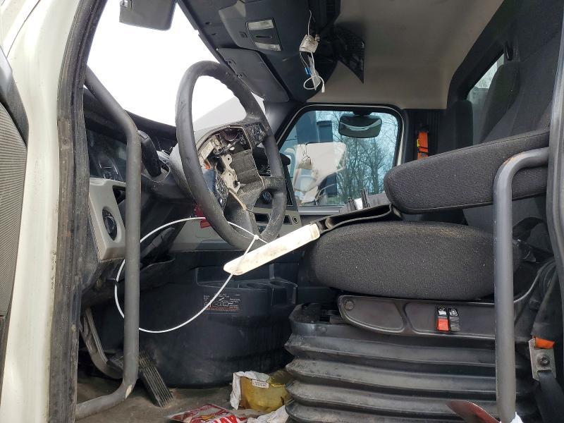 2019 Freightliner Cascadia 126 Semi Truck