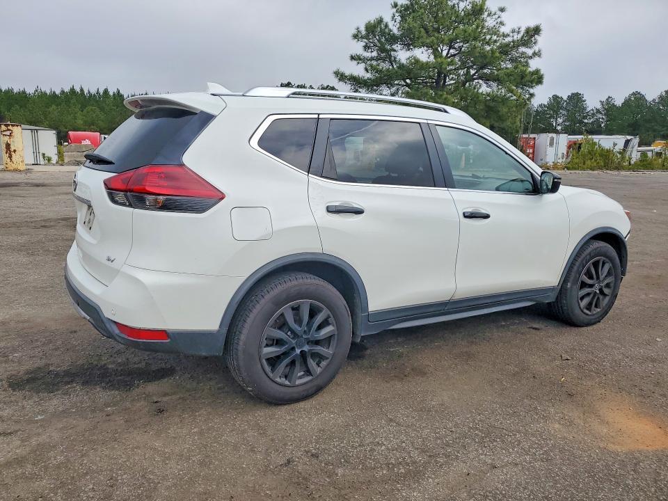 2020 Nissan Rogue sv