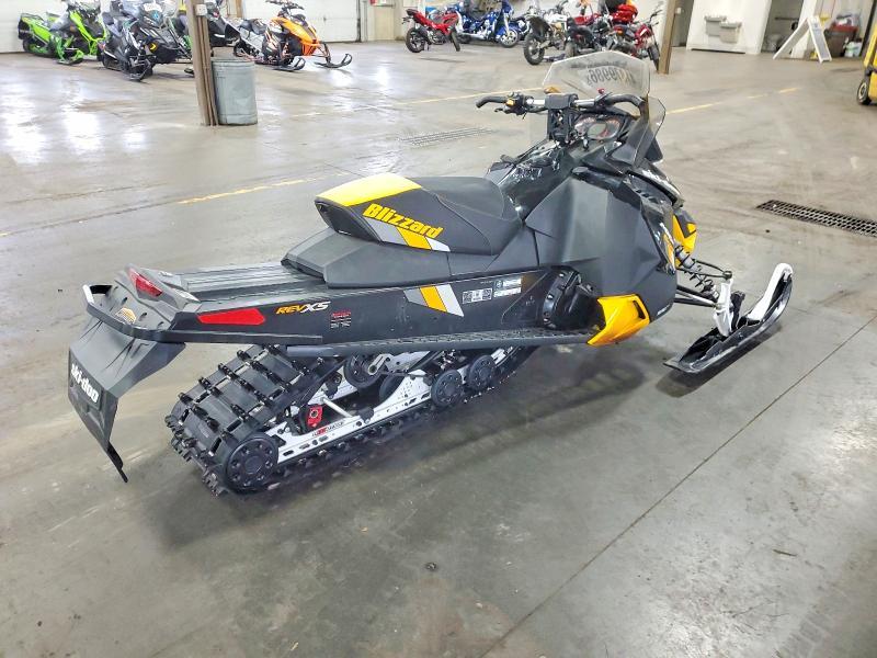 2016 Skidoo Blizzard 600 E-TEC 1