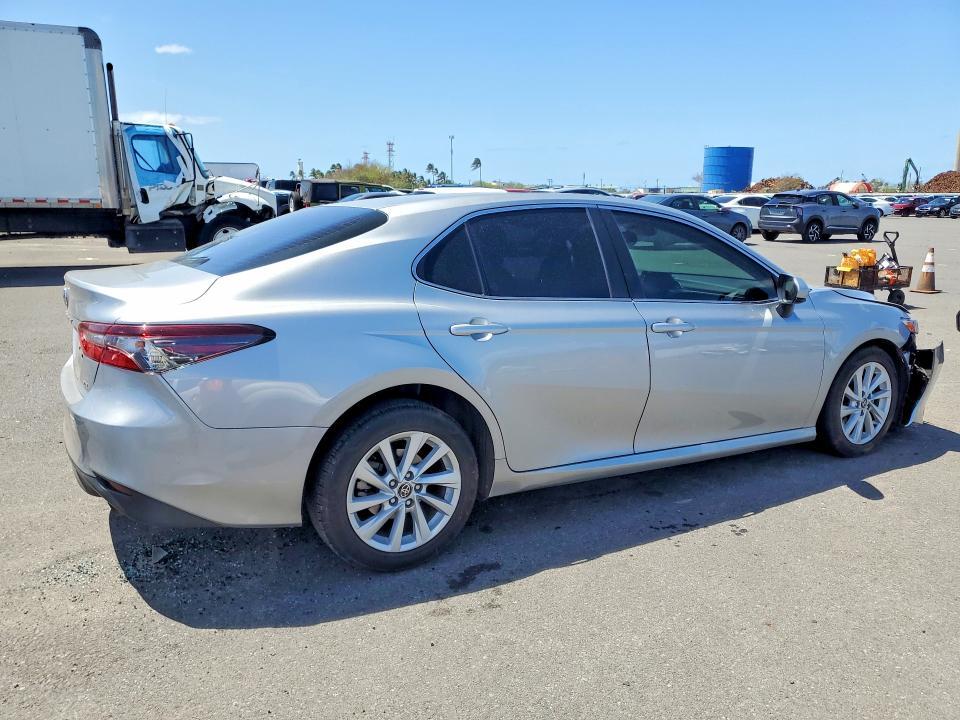 2022 Toyota Camry le