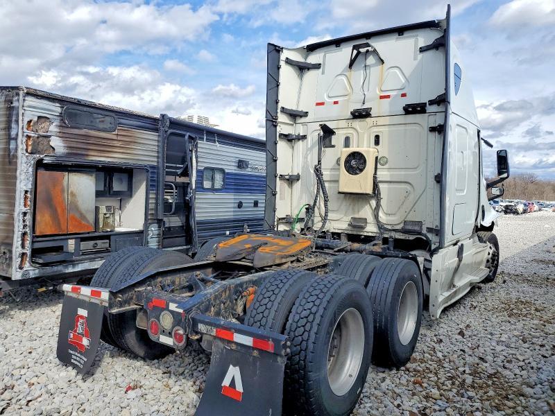 2018 Freigliner 2018 Freightliner Cascadia 126 Semi Truck