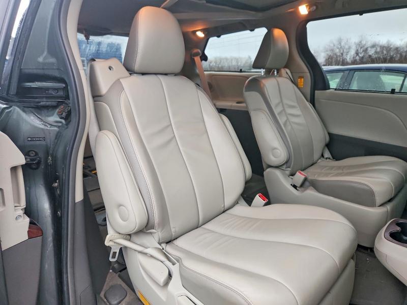 2014 Toyota Sienna Limited 7-passenger