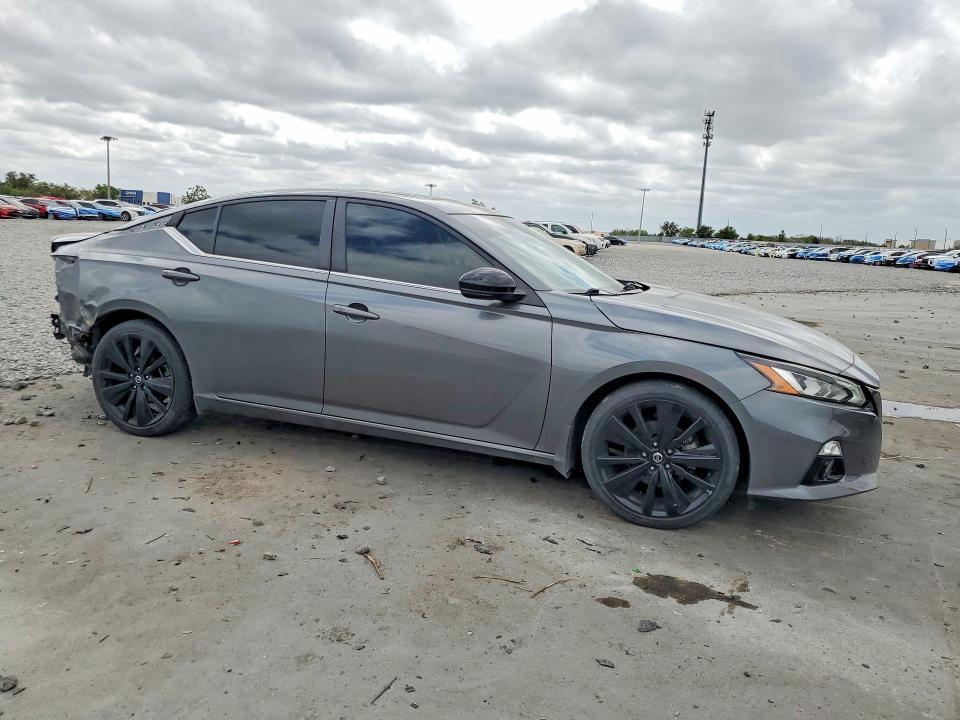 2022 Nissan Altima 2.5 sr
