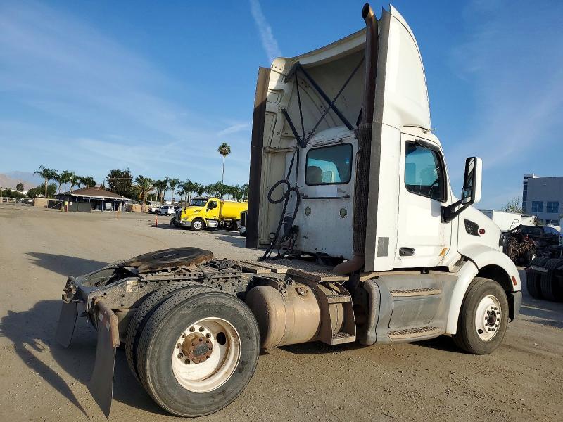 2017 Peterbilt 579 Semi Truck