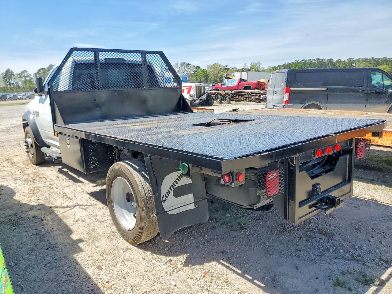 2011 Dodge RAM Chassis Cab Flatbed Truck