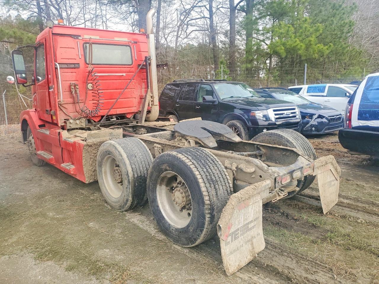 2010 Volvo VNL Semi Truck