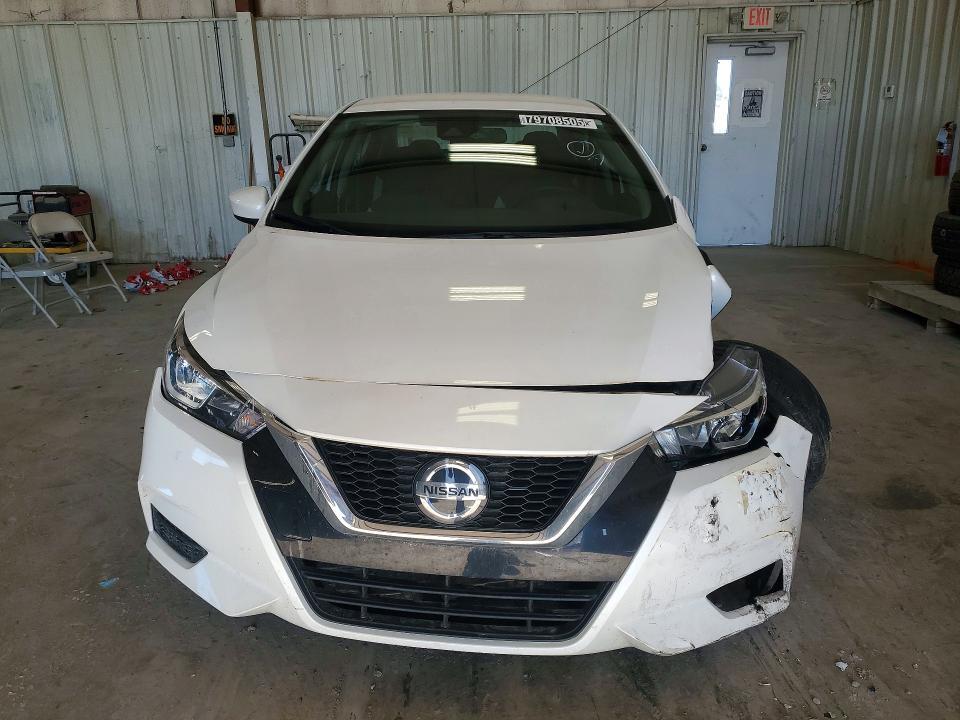 2022 Nissan Versa sv