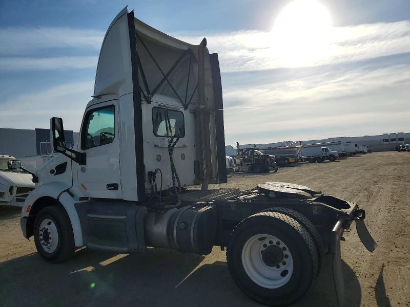 2017 Peterbilt 579 Semi Truck