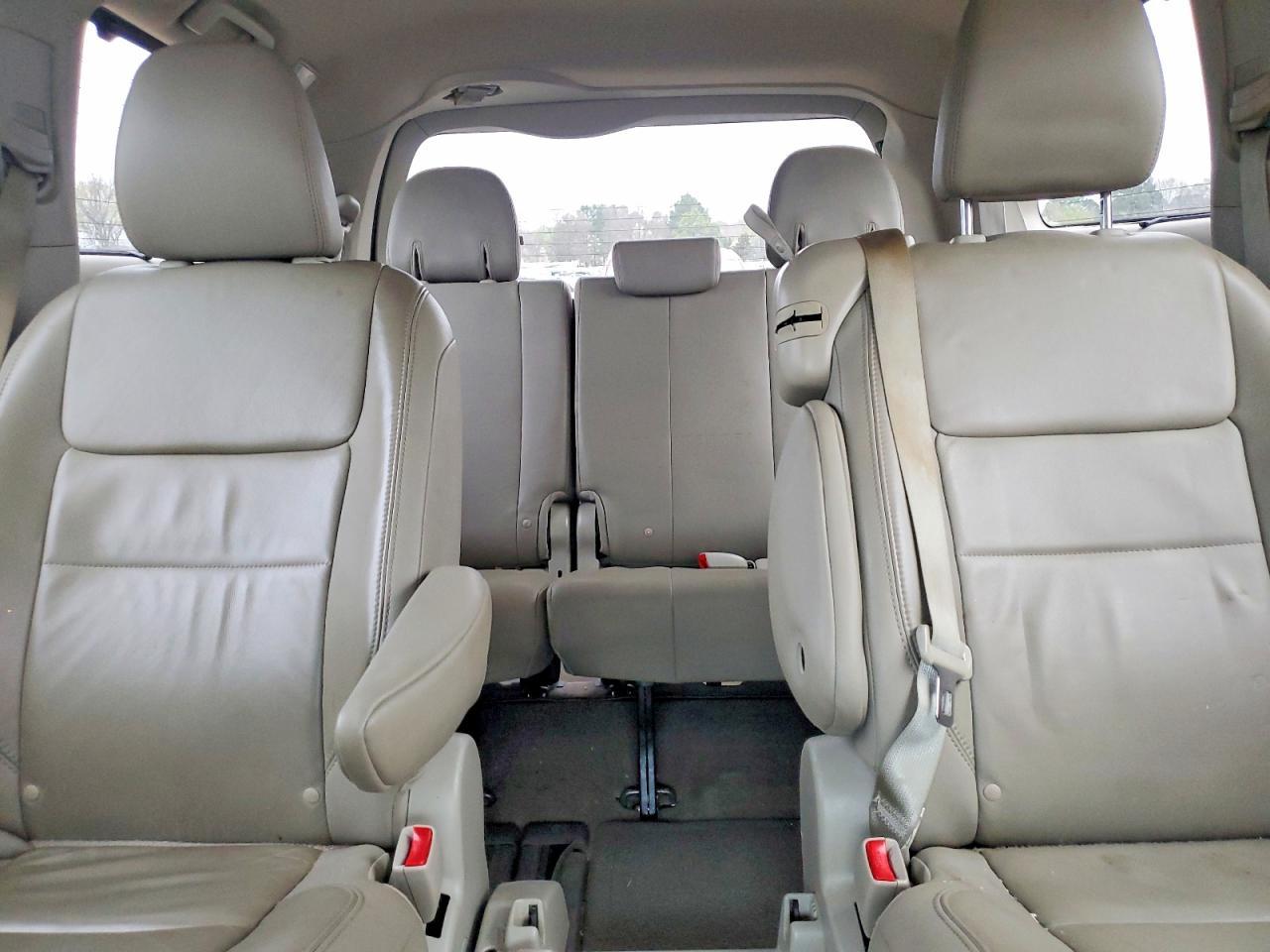 2015 Toyota Sienna xle 8-passenger