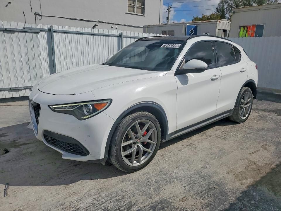 2018 Alfa Romeo Stelvio ti Sport