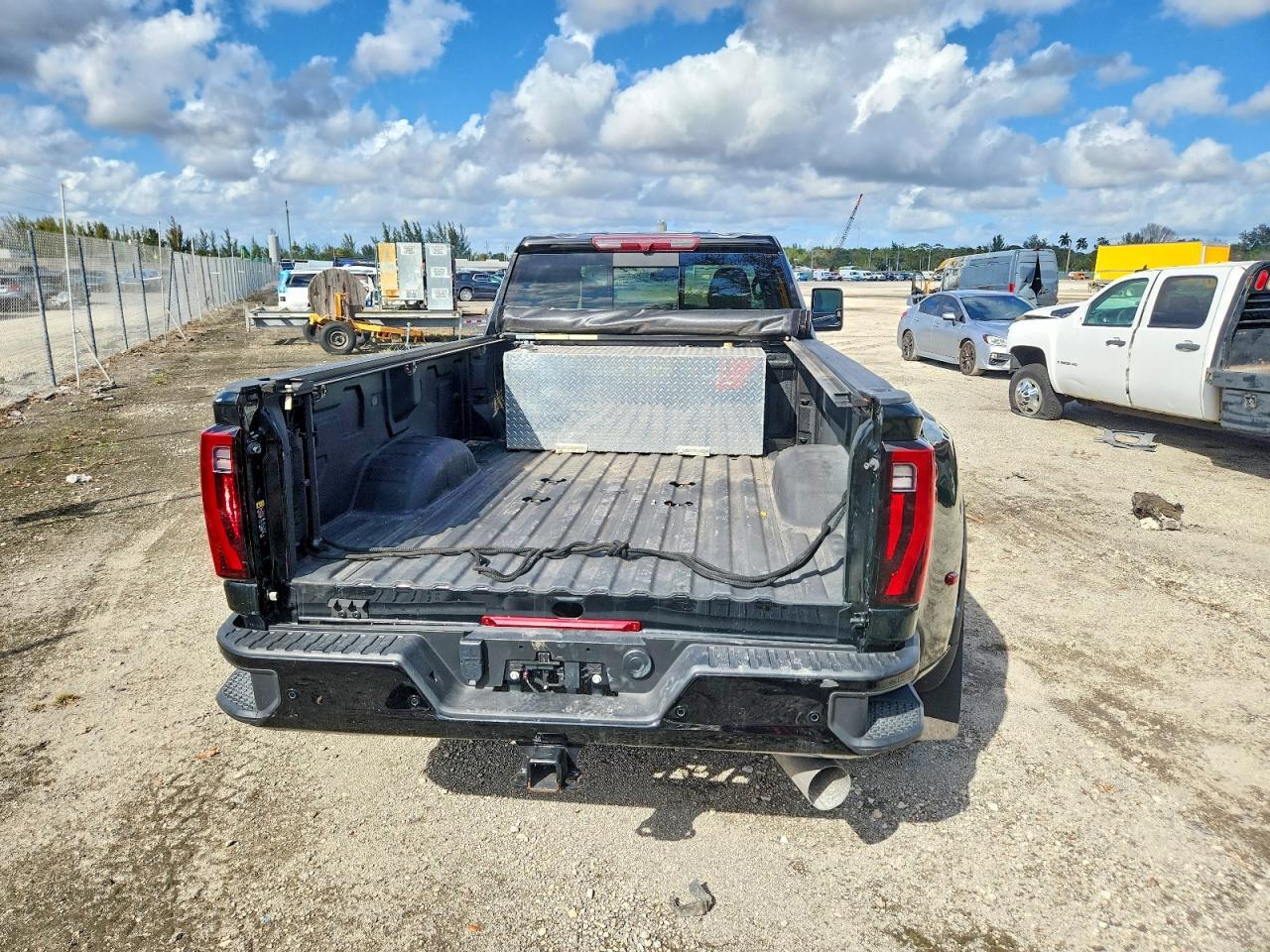2024 GMC Sierra K3500 Denali