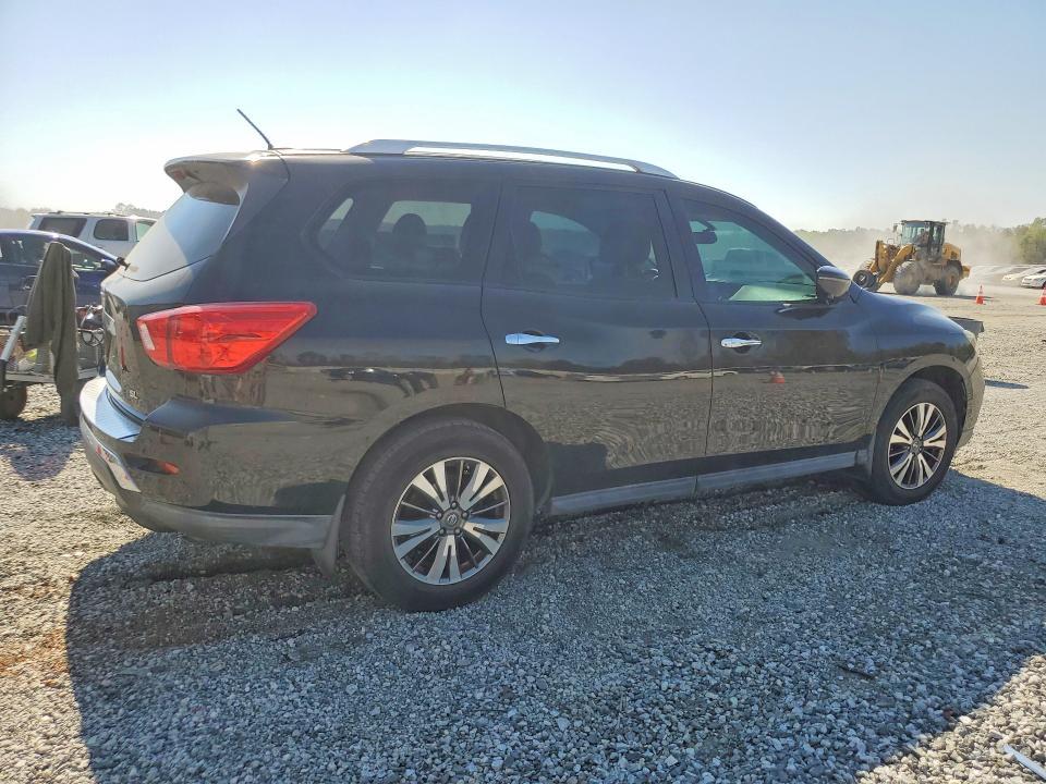 2017 Nissan Pathfinder sl
